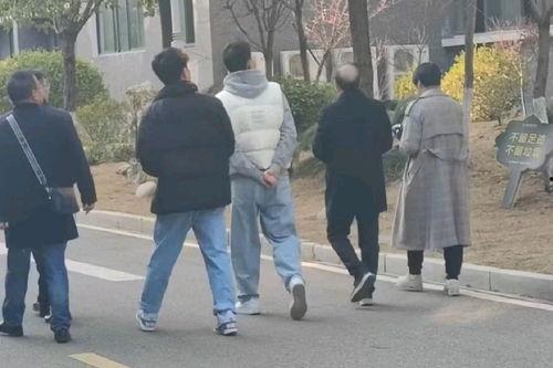 新疆网红吃瓜事件,揭秘网络热点的背后真相 第1张 新疆网红吃瓜事件,揭秘网络热点的背后真相 第1张