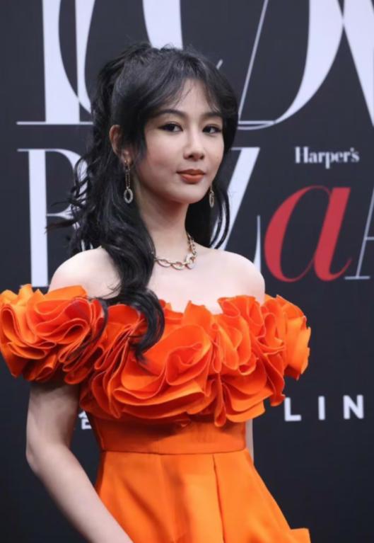 热巴龚俊最新爆料图片,最新爆料图片曝光,浪漫瞬间引网友热议!” 第2张 热巴龚俊最新爆料图片,最新爆料图片曝光,浪漫瞬间引网友热议!” 第2张